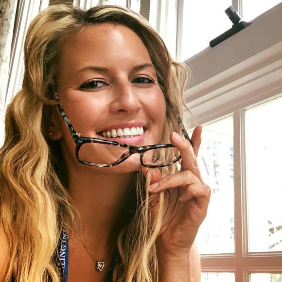 Meet your Posher, Nicole - Picture 1 of 2